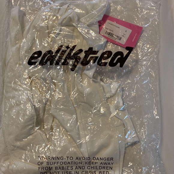 EDIKTED Overlocked Crop Top - Picture 4 of 4